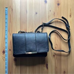 Elegant Black Leather Crossbody Bag - INC